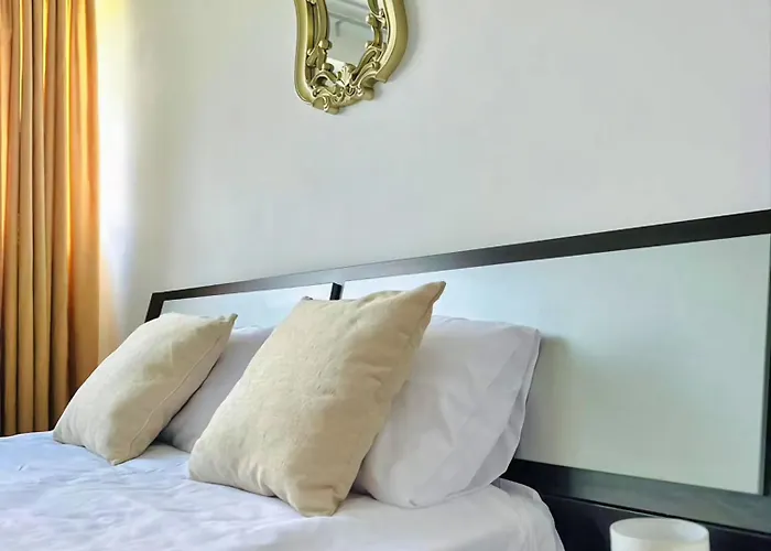 Moon Modern * Bukareszt