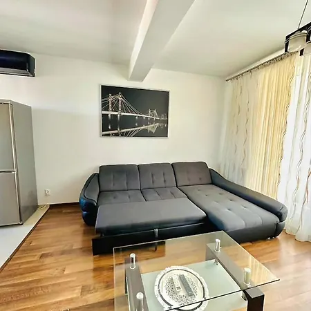 Moon Modern * Bucureşti