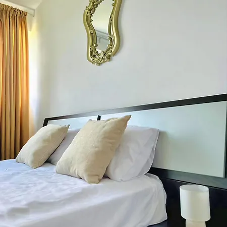 Moon Modern * Bucureşti