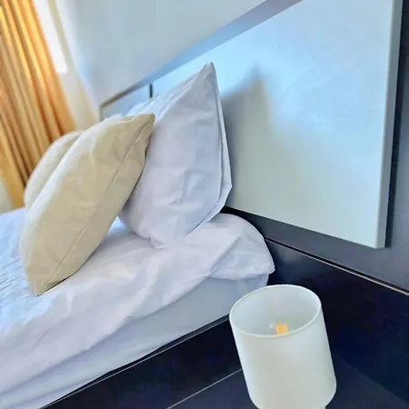 Moon Modern * Bucureşti