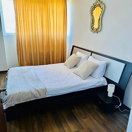 Moon Modern * Bucureşti