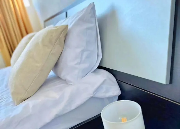 Moon Modern * 부쿠레슈티