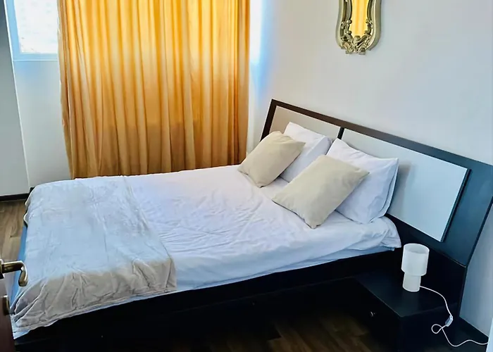 Moon Modern * 부쿠레슈티